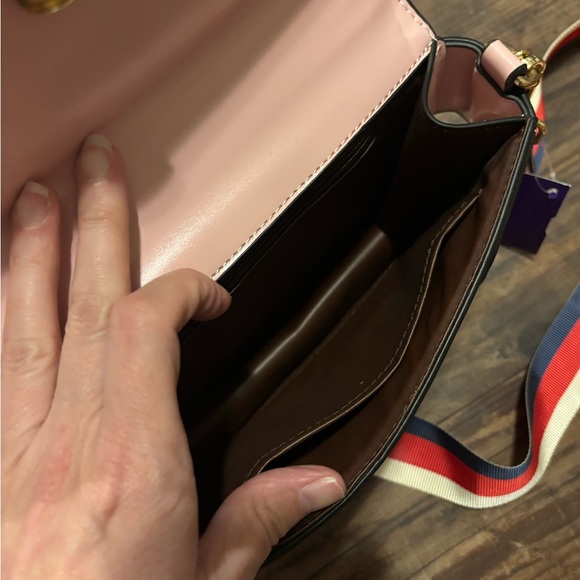 Chic Pink Crossbody Bag with Gold Chain and Bee Accent - Picture 6 of 6